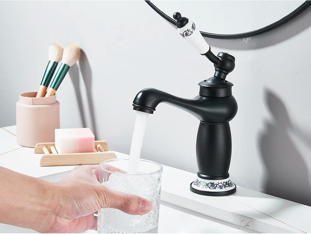 Kitchen Sink Faucets Antique Brass Single Handle Kitchen Basin Faucets Deck Mounted Hot & Cold Water Mixer Basin Sink Taps